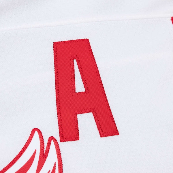 Brendan Shanahan Detroit Red Wings  2001/02 Alternate Captain Blue Line Player Jersey - White